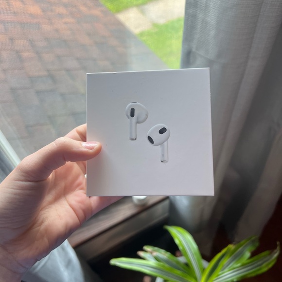 AirPods 3rd generation. Used for about a year - Picture 6 of 10